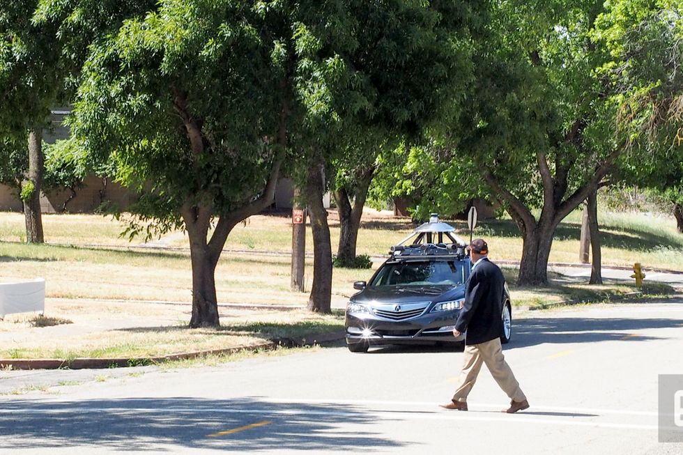 Honda önvezető autó teszt a kaliforniai Concord egy elhagyott városrészében. (fotó: engadget)