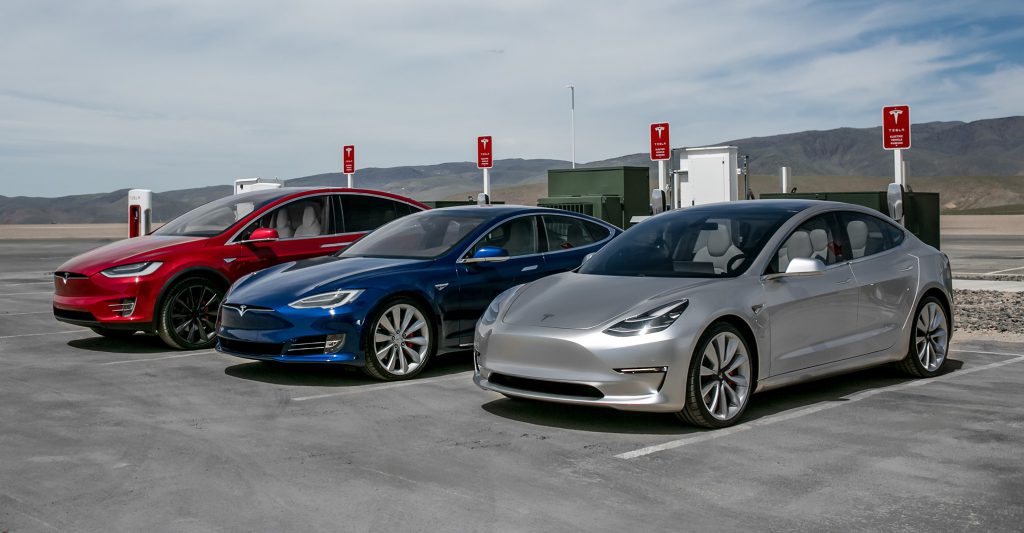 Tesla modellek: a legkisebbnél már nem lesz ingyenes a töltés a Superchargernél