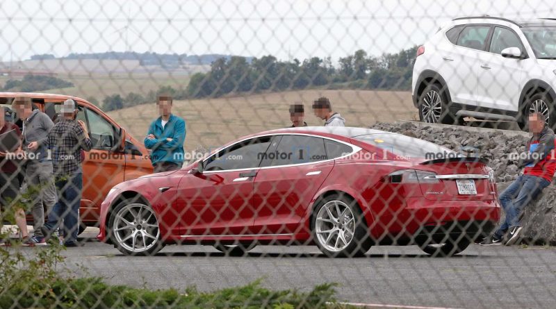 A következő generációs Model S prototípusa. Forrás: CarPix