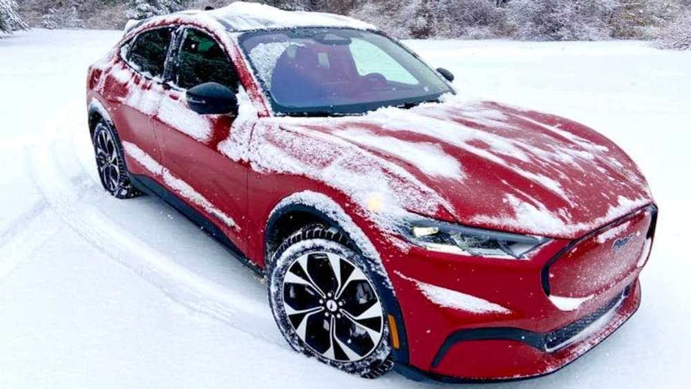 Ford Mustang Mach-e a hóban
