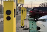 2022-01-31_elektromos_auto_tolto_stop_shop_parkolo_08