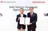 Youngsoo Kwon, CEO of LG Energy Solution, and Toshihiro Mibe, Pr