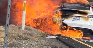 Kiégett egy Tesla Model Y, a tulaj az ügyfélszolgálatra panaszkodik