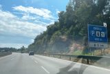 2023_08_08_cseh_autopalya_elektromosauto_tolto_elojelzo_tabla_02