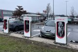 2023_12_13_tesla_supercharger_nissan_leaf_03