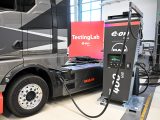 2024-07-11_eon_man_teherauto_tolto_02
